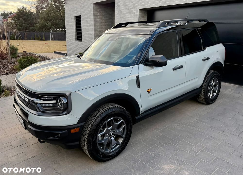 Ford Bronco - 1