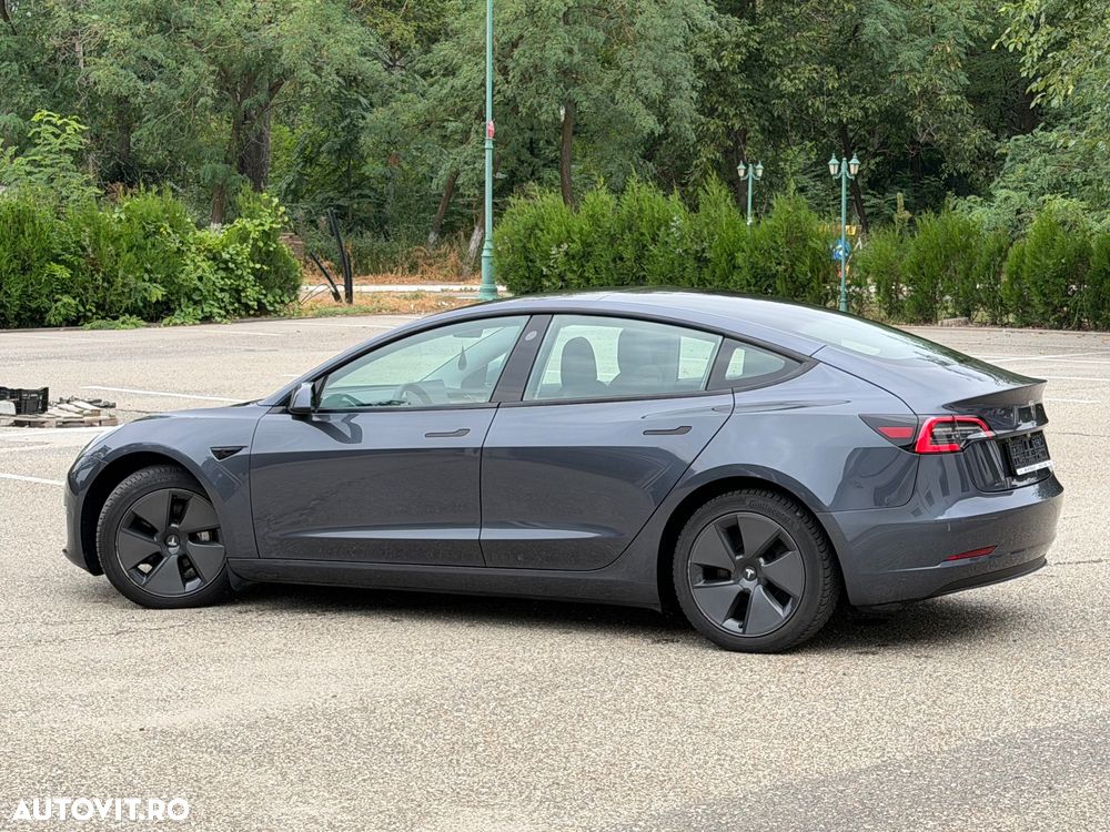 Tesla Model 3 - 11