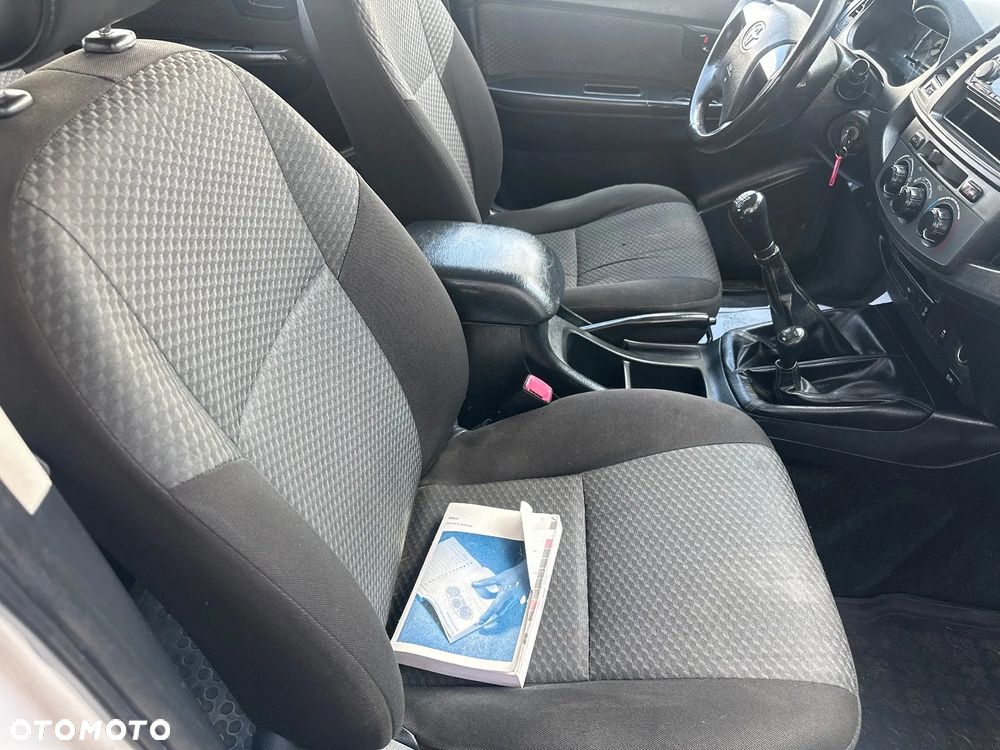 Toyota Hilux 2.5 D-4D DLX - 17