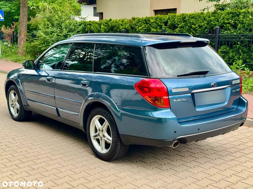 Subaru Outback 3.0 H6 - 4