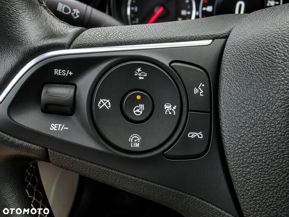 Opel Insignia - 25