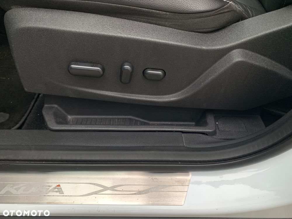 Ford Kuga 2.0 TDCi 2x4 Titanium - 28