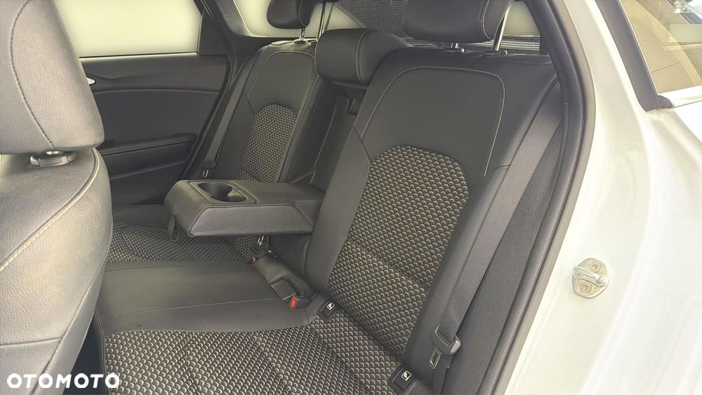 Kia Ceed 1.5 T-GDI Business Line DCT - 17