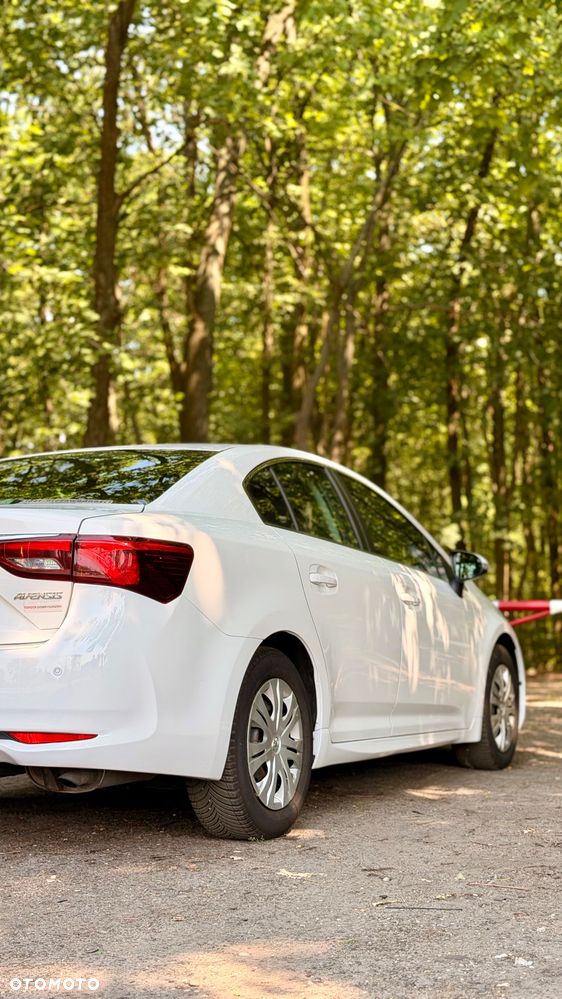 Toyota Avensis 1.8 Active - 6