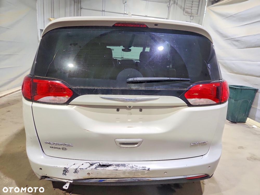 Chrysler Pacifica - 6