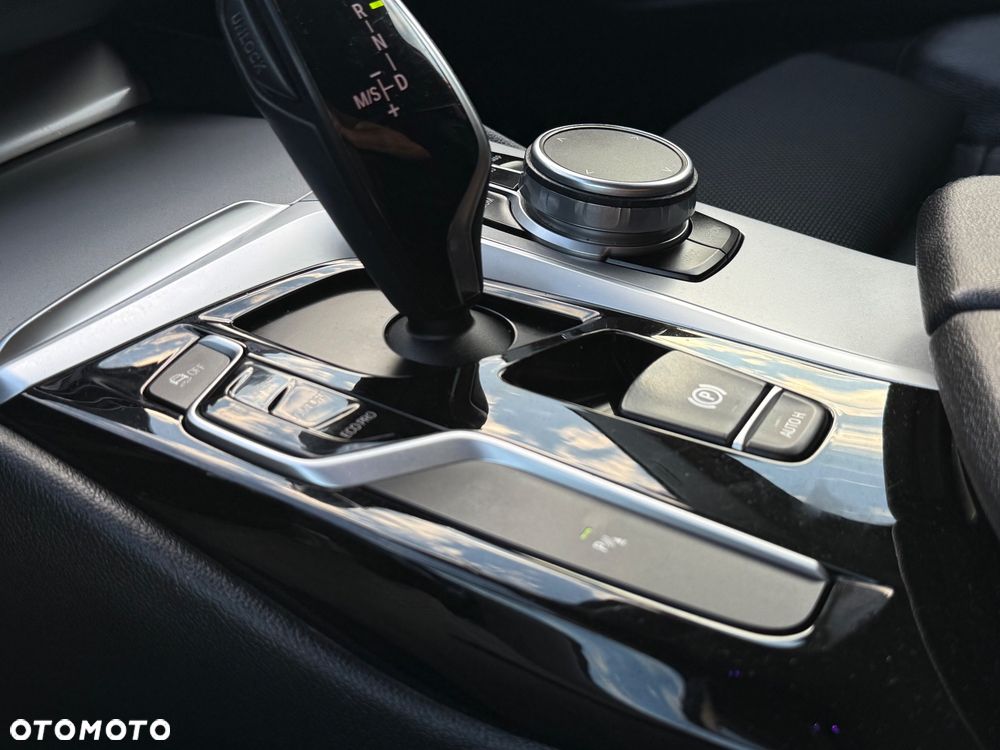 BMW Seria 5 525d Sport Line - 34