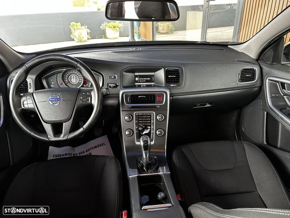 Volvo V60 2.0 D2 Momentum - 4