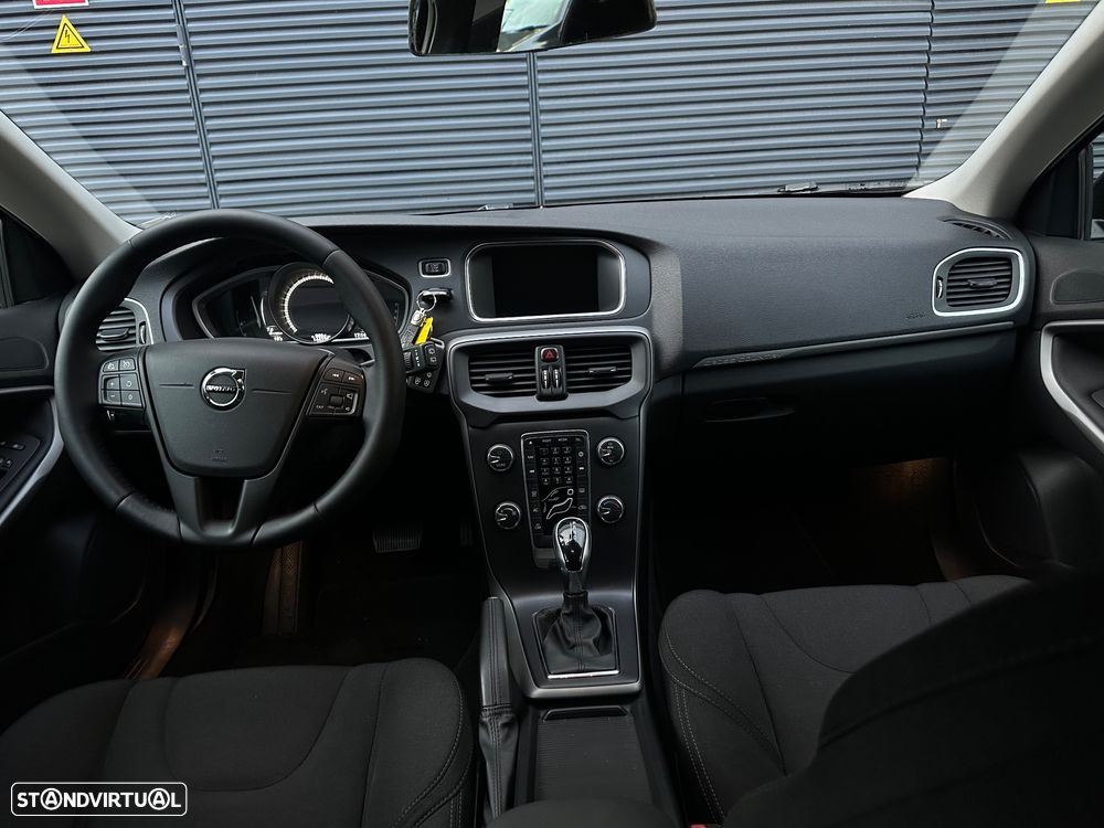 Volvo V40 Cross Country 1.5 T3 Momentum Geartronic - 13