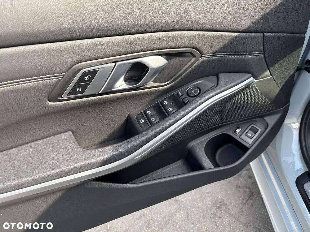 BMW Seria 3 320e M Sport sport - 15