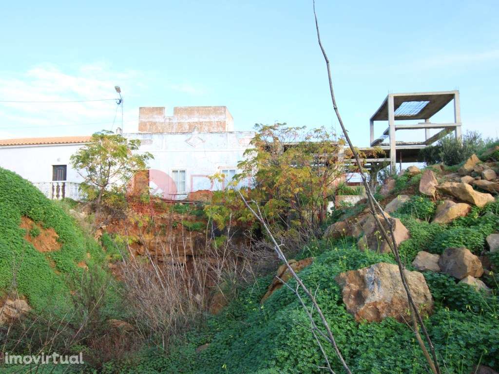 Terreno urbano com ruína para reconstrução em Estoi - Grande imagem: 4/19