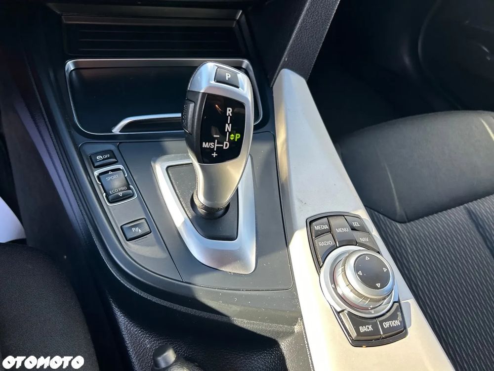 BMW Seria 3 318d - 21