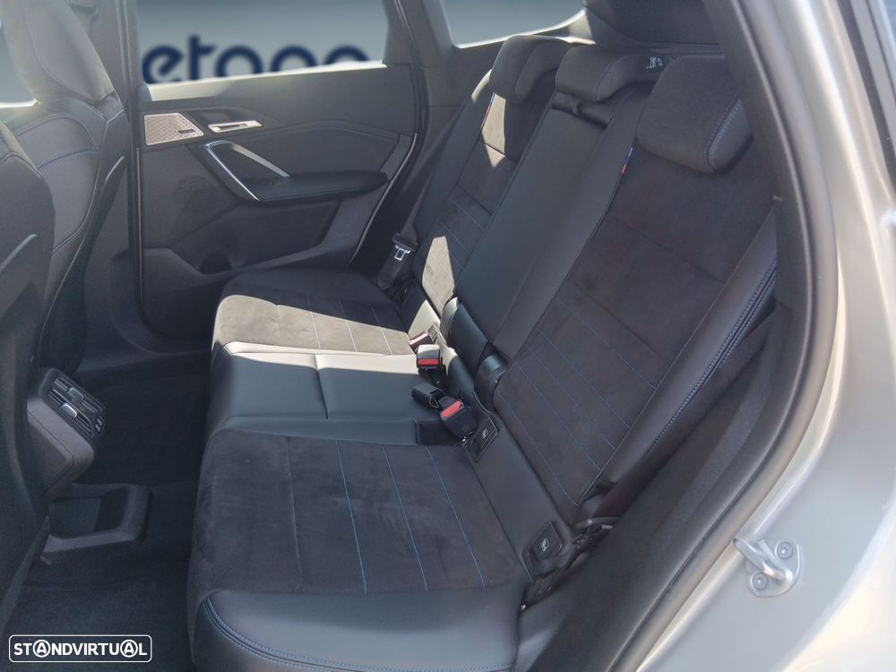 BMW iX1 eDrive20 Pack Desportivo M - 14