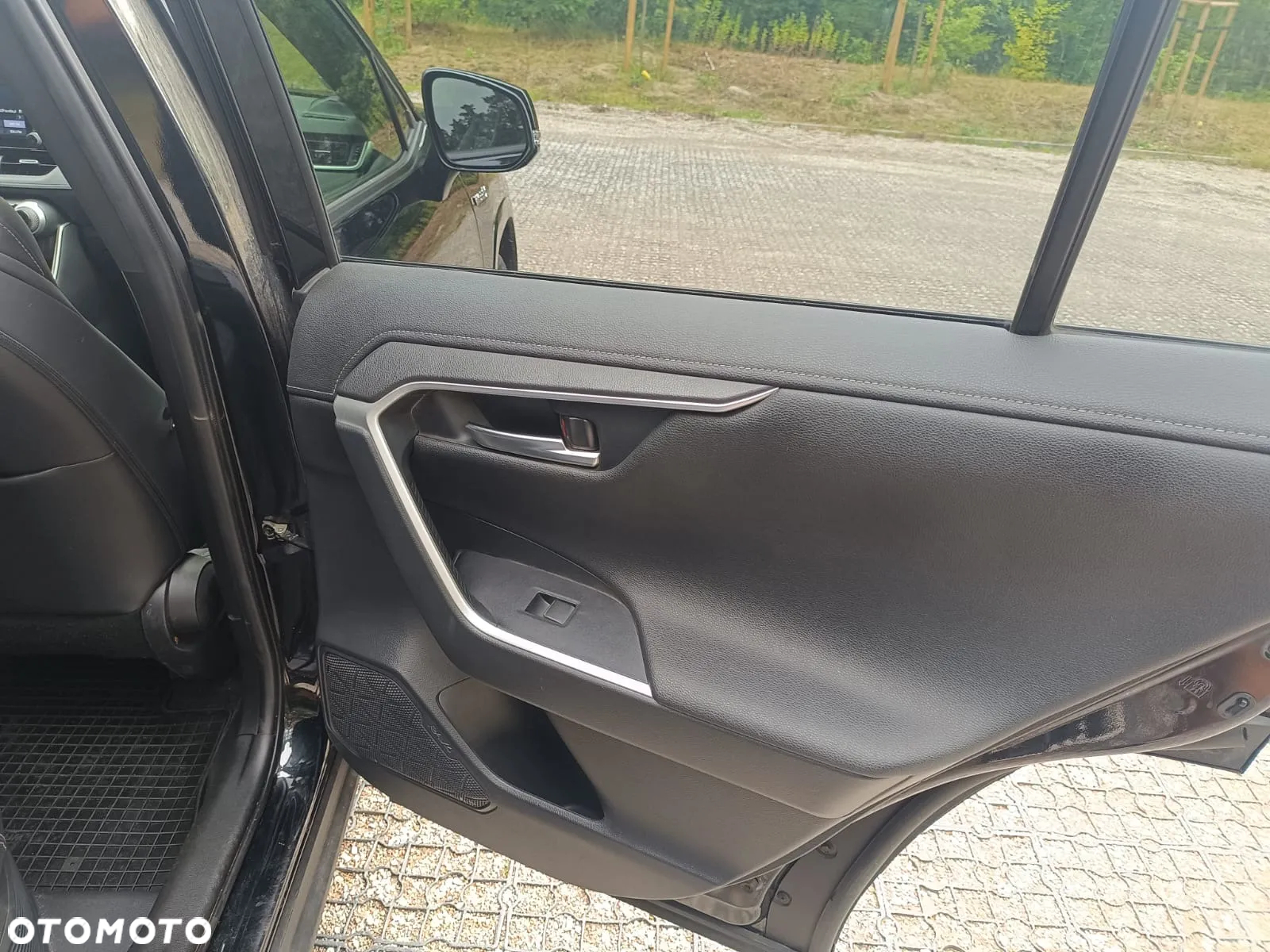 Toyota RAV4 2.5 Hybrid Black Edition by JBL 4x4 - 33