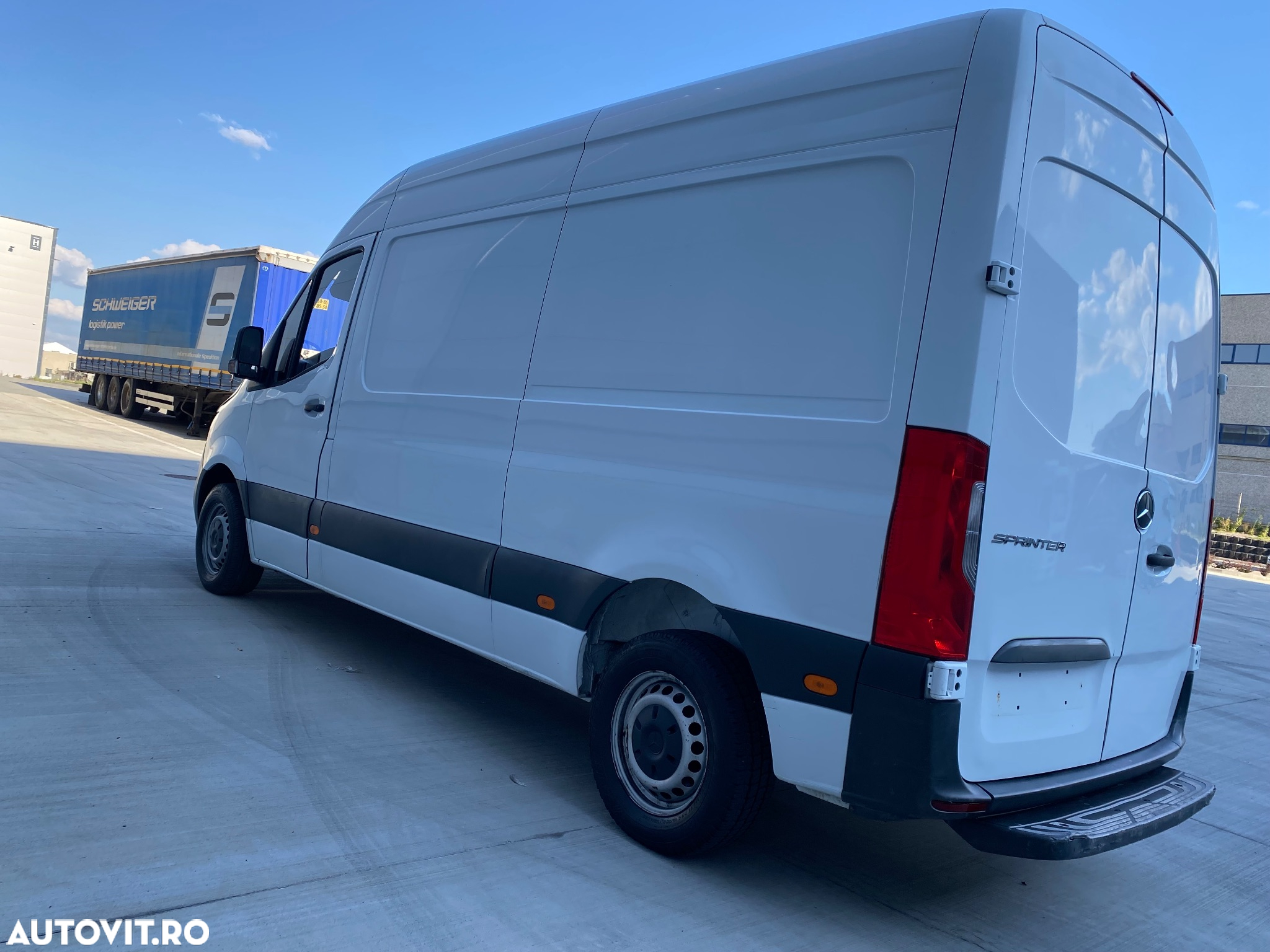 Mercedes-Benz Sprinter - 2