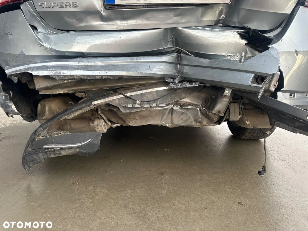 Skoda Superb 2.0 TSI L&K DSG - 27