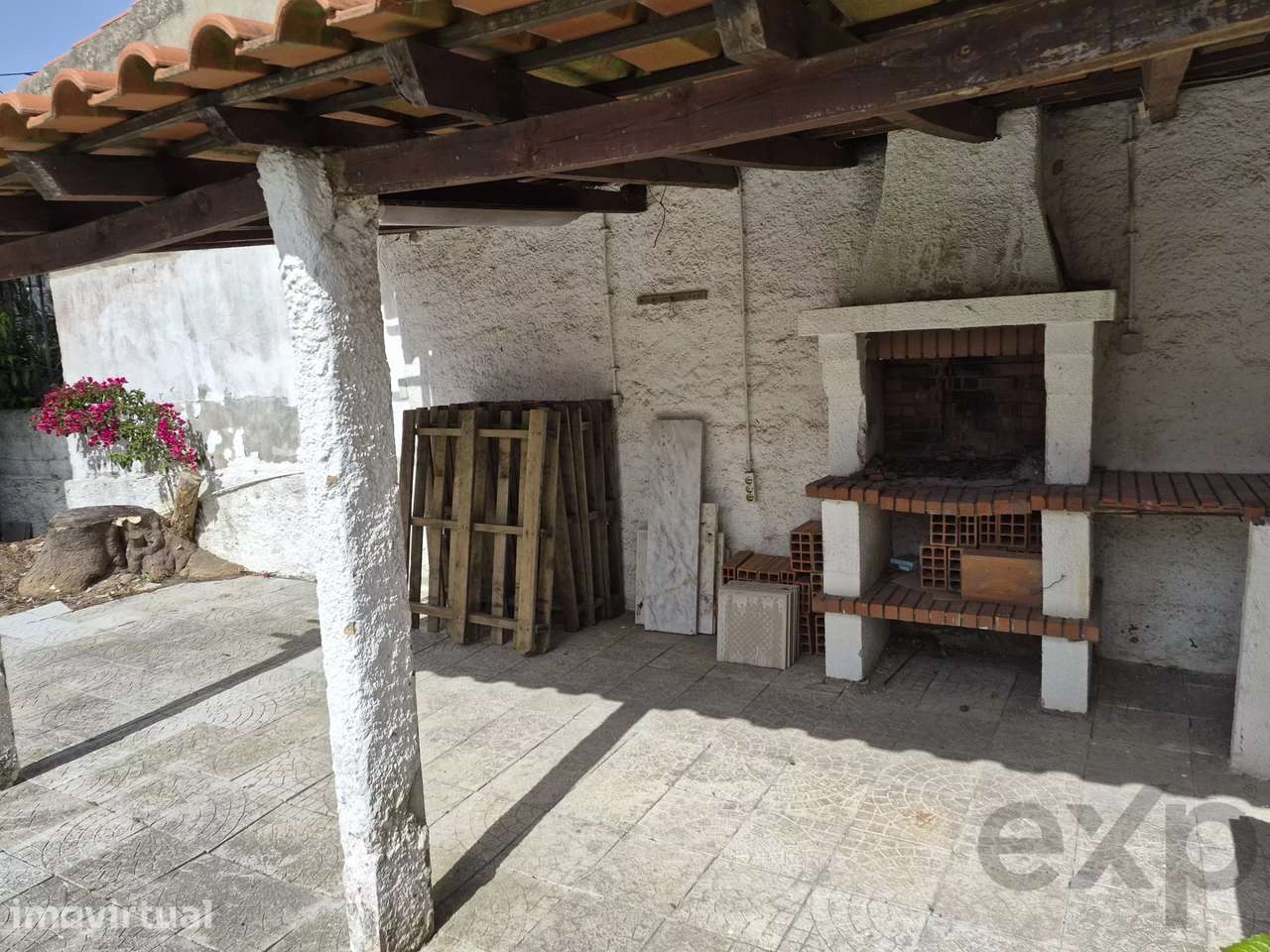 MORADIA T6 PARA RECUPERAR – VAL CAVALA, CHARNECA DA CAPARICA - Grande imagem: 3/22