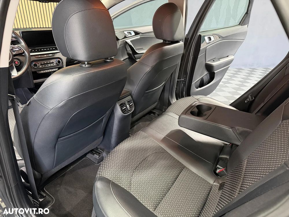 Kia XCeed 1.6 GDI 6DCT PHEV Vision - 16