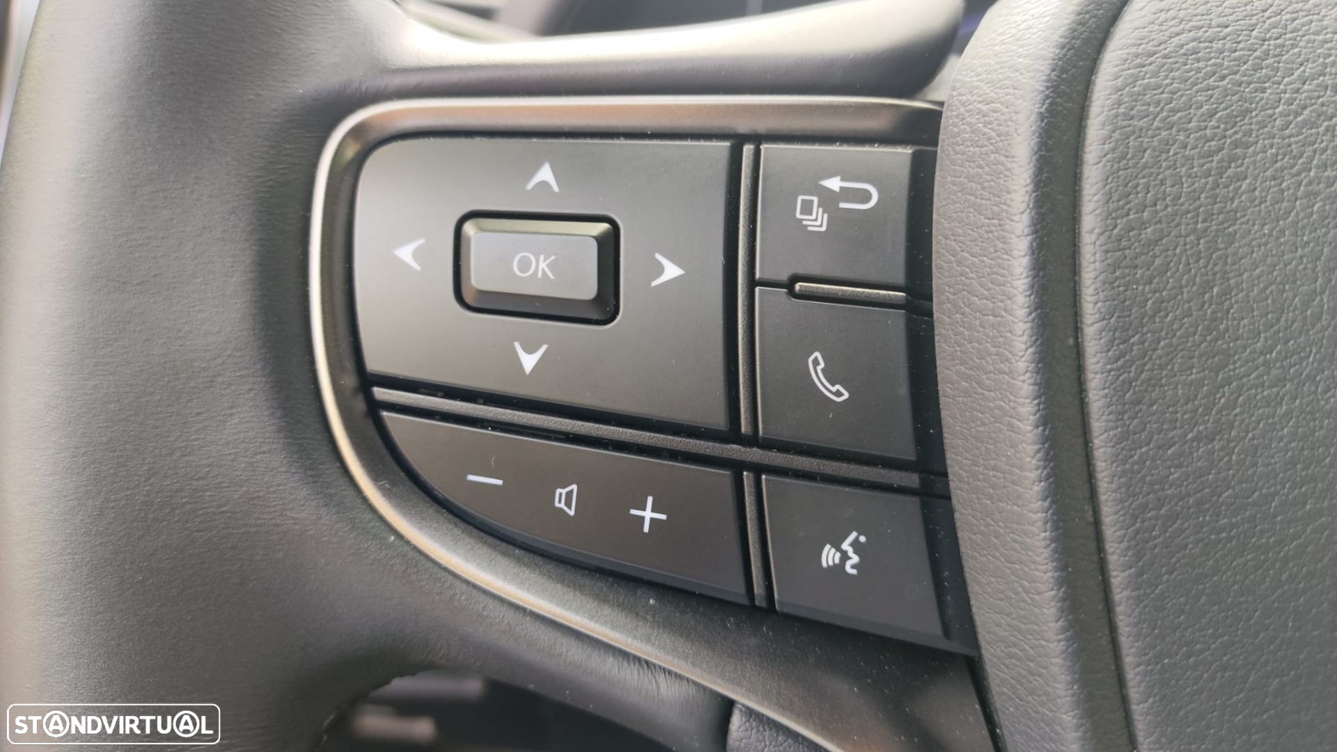 Lexus ux-250h Sport - 27