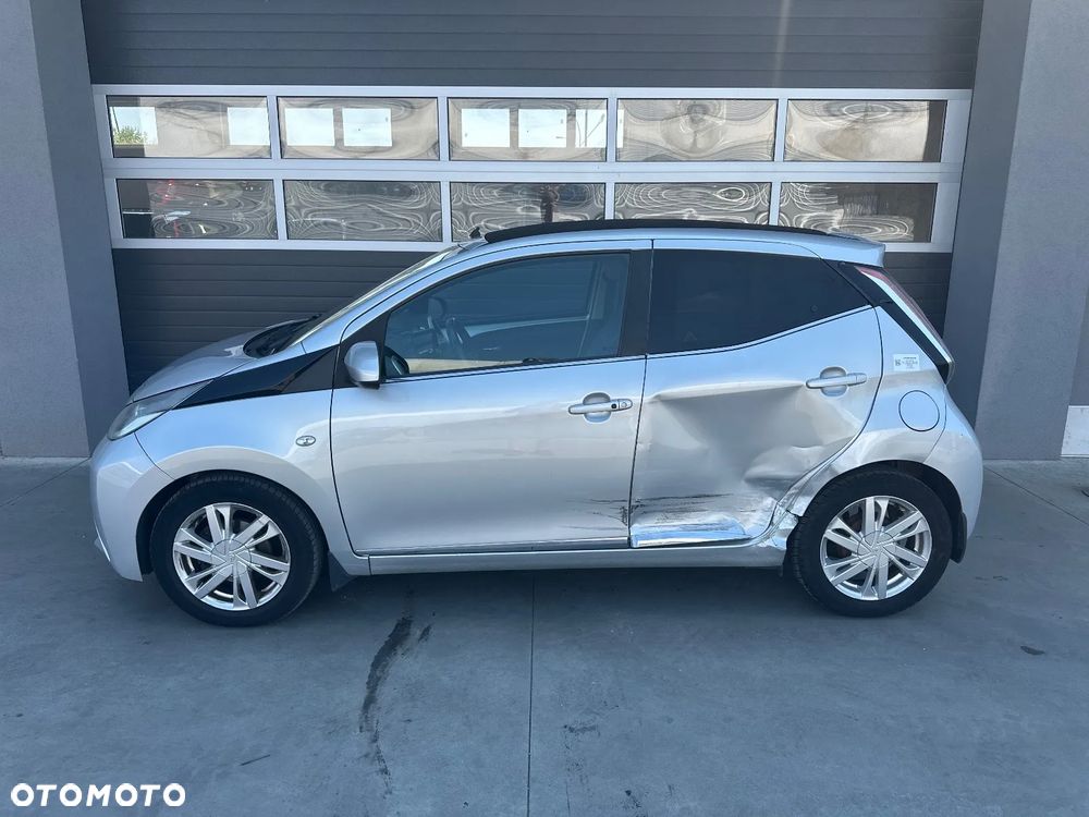 Toyota Aygo x-wave - 4