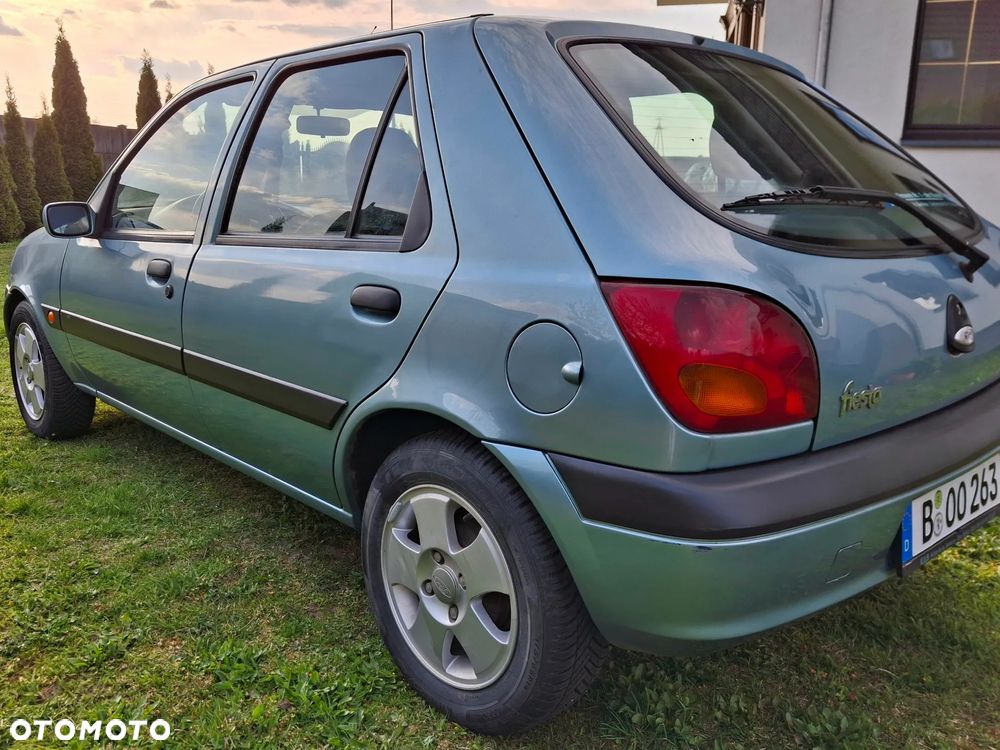 Ford Fiesta 1.3 Style - 23