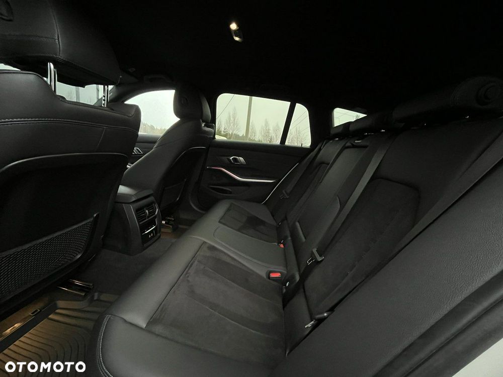 BMW Seria 3 330e PHEV xDrive M Sport - 15