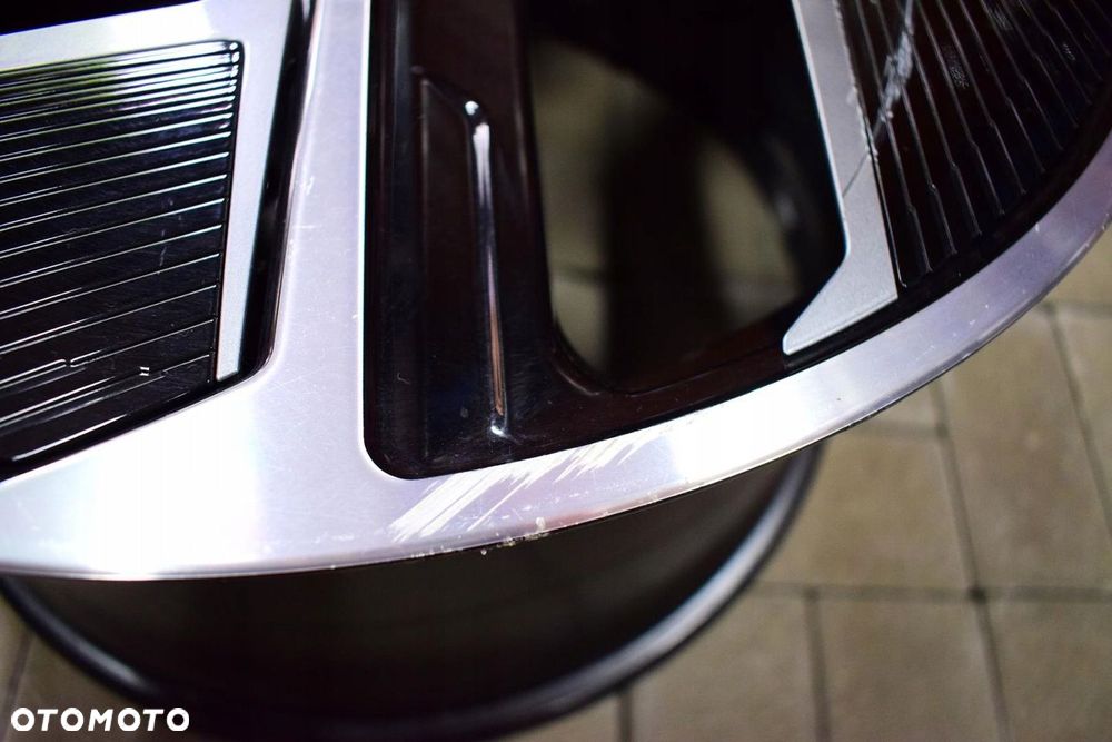 AUDI 20 E-Tron GT RS 4J3 Oryginał Tył - 3