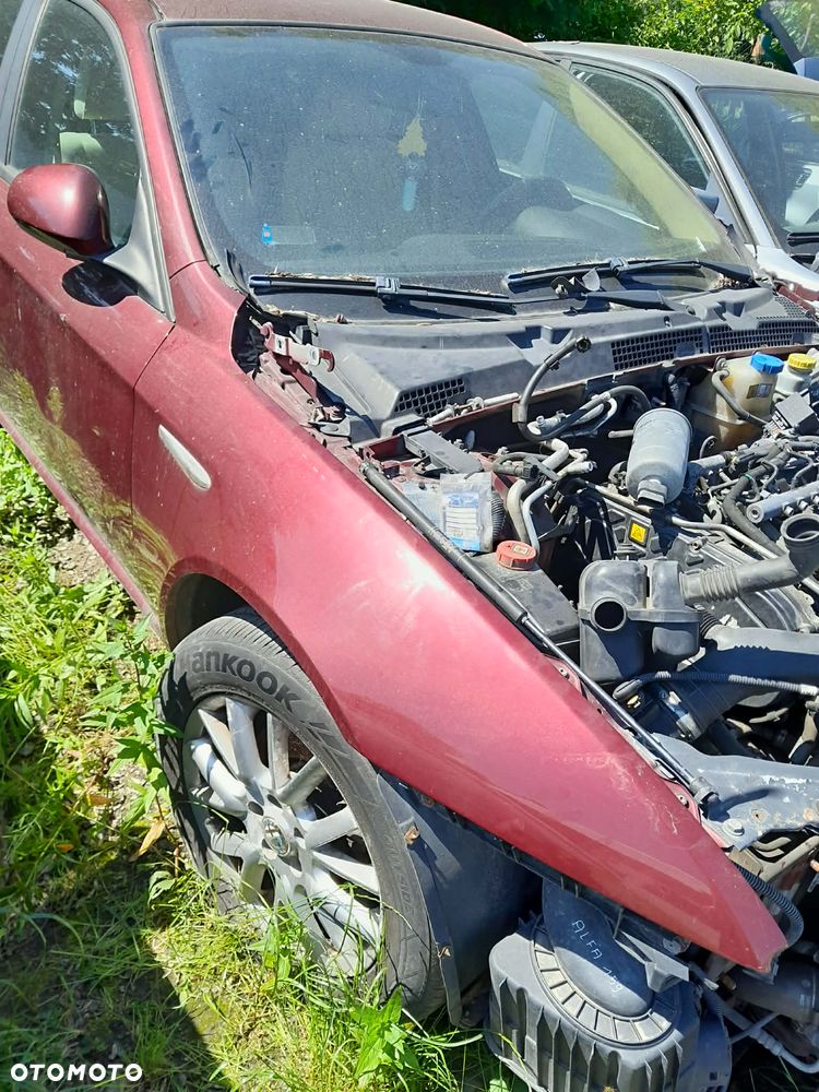 Części ALFA ROMEO 159 1.9 diesel 120KM BŁOTNIK PRZÓD PRAWY - 2
