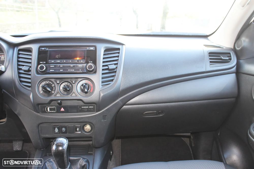 Mitsubishi L200 2.3 DI-D CD Invite 4WD - 25