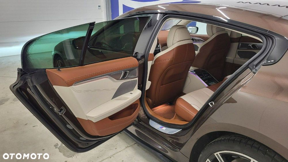 BMW Seria 8 840d xDrive mHEV - 23