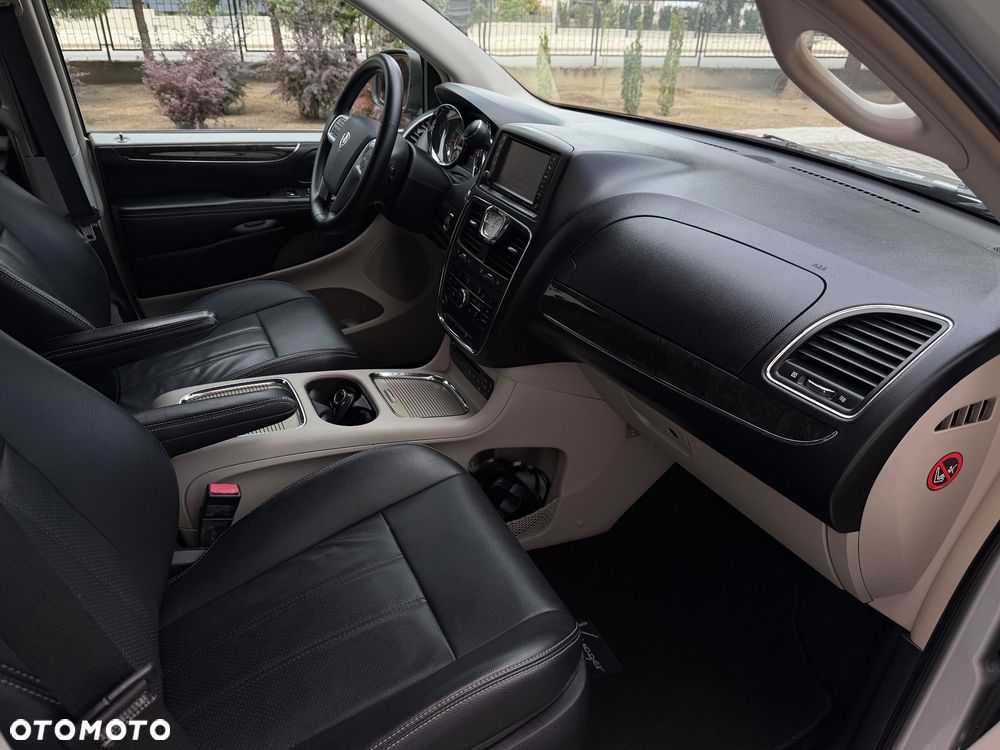 Lancia Voyager 3.6 Silver Euro6 - 16