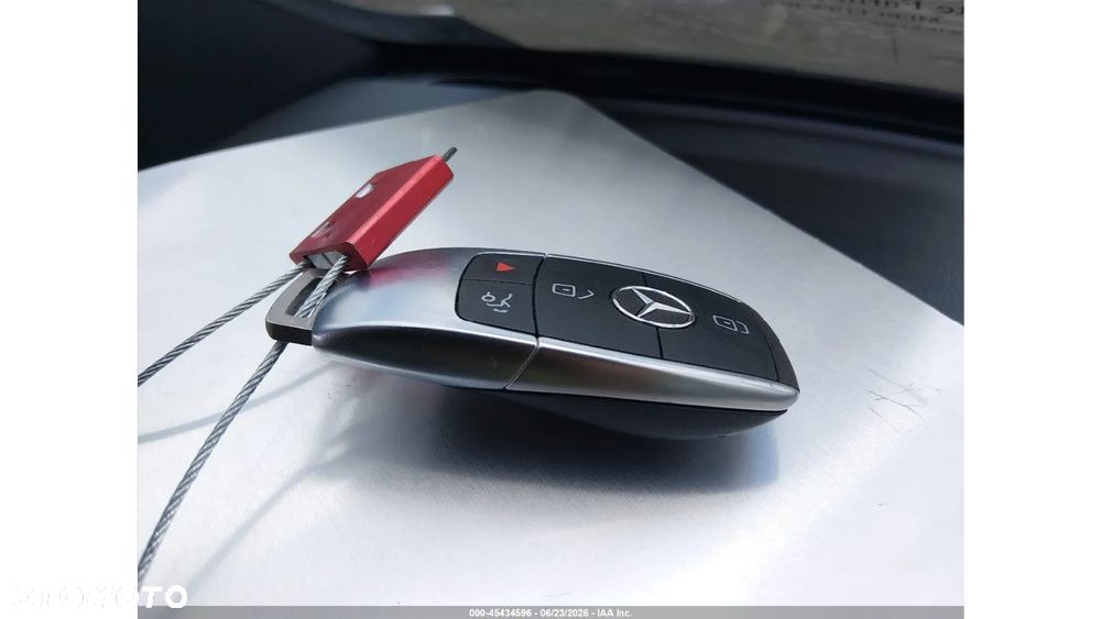 Mercedes-Benz Klasa C 300 4Matic 9G-TRONIC AMG Line - 13
