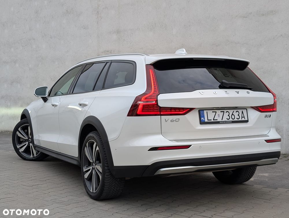 Volvo V60 B5 B AWD Plus Dark - 5