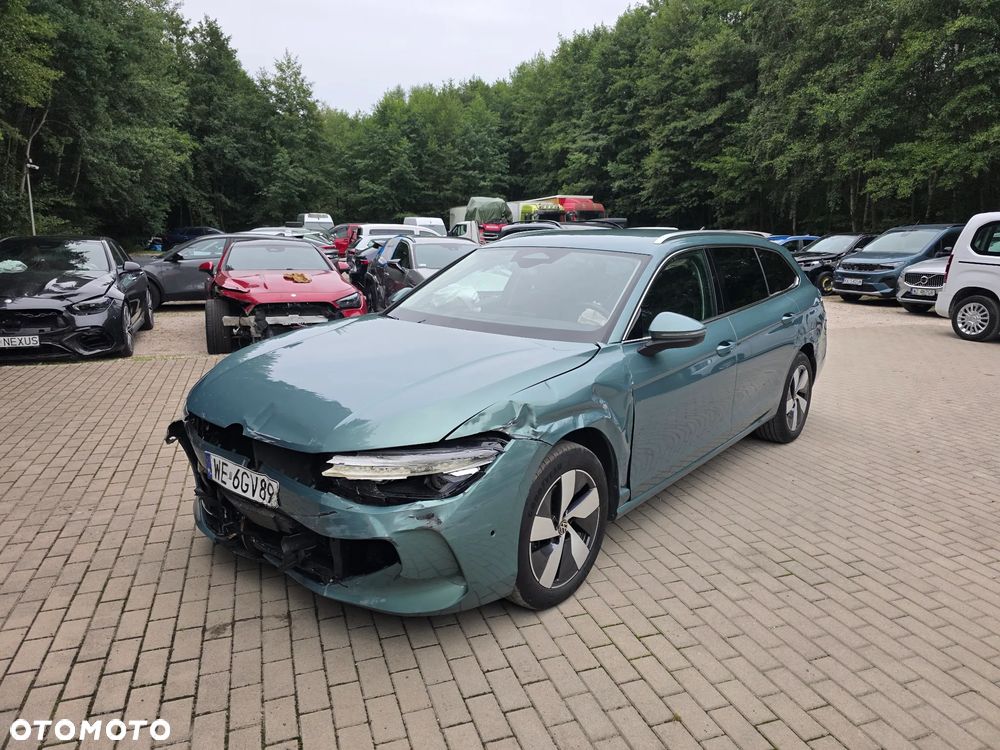 Volkswagen Passat - 4