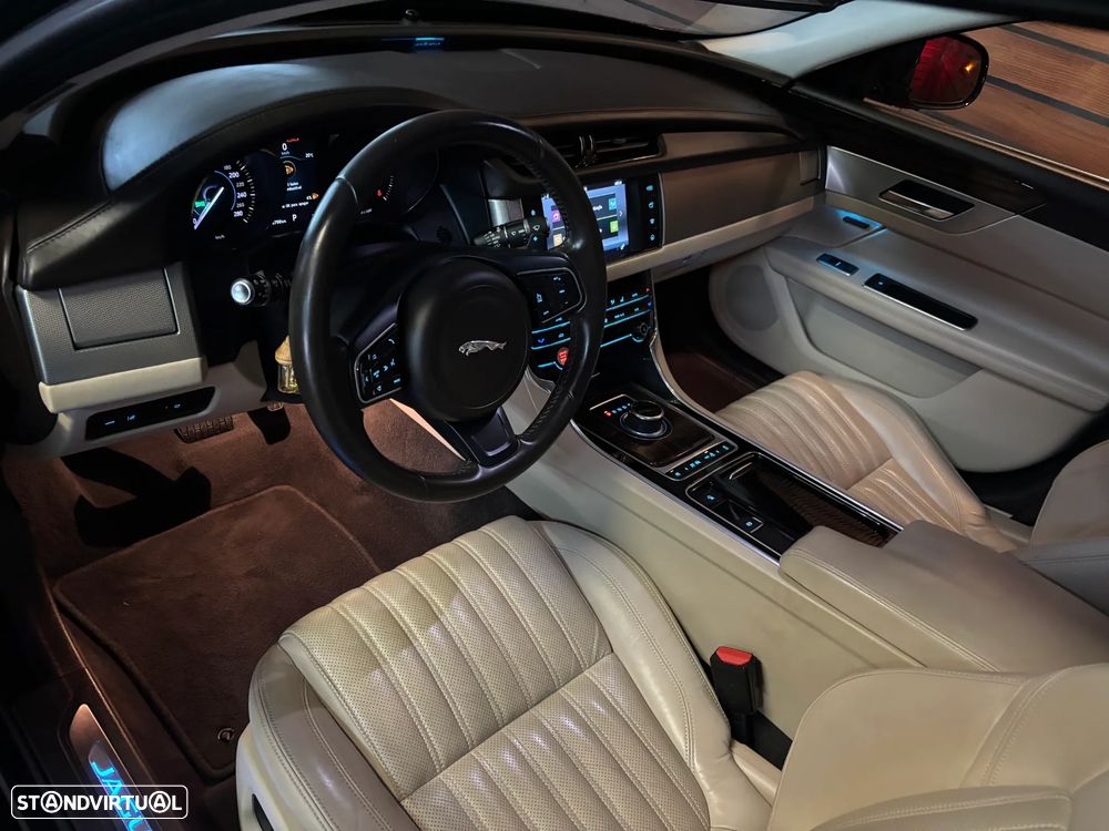 Jaguar XF 2.0 D Prestige Aut. - 6