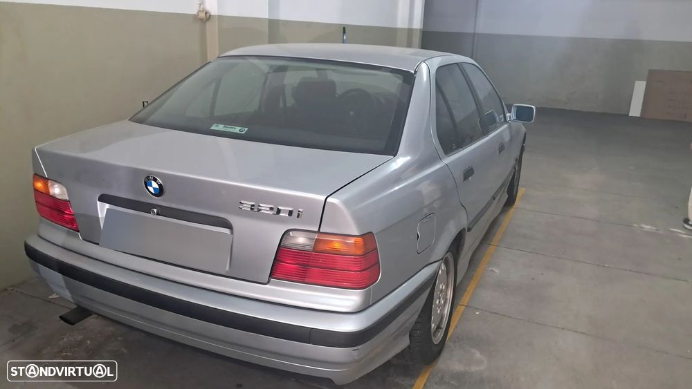 BMW 320 i Touring - 5