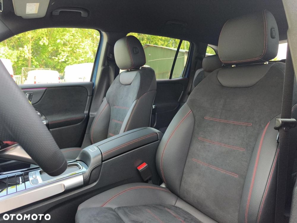 Mercedes-Benz GLB - 10