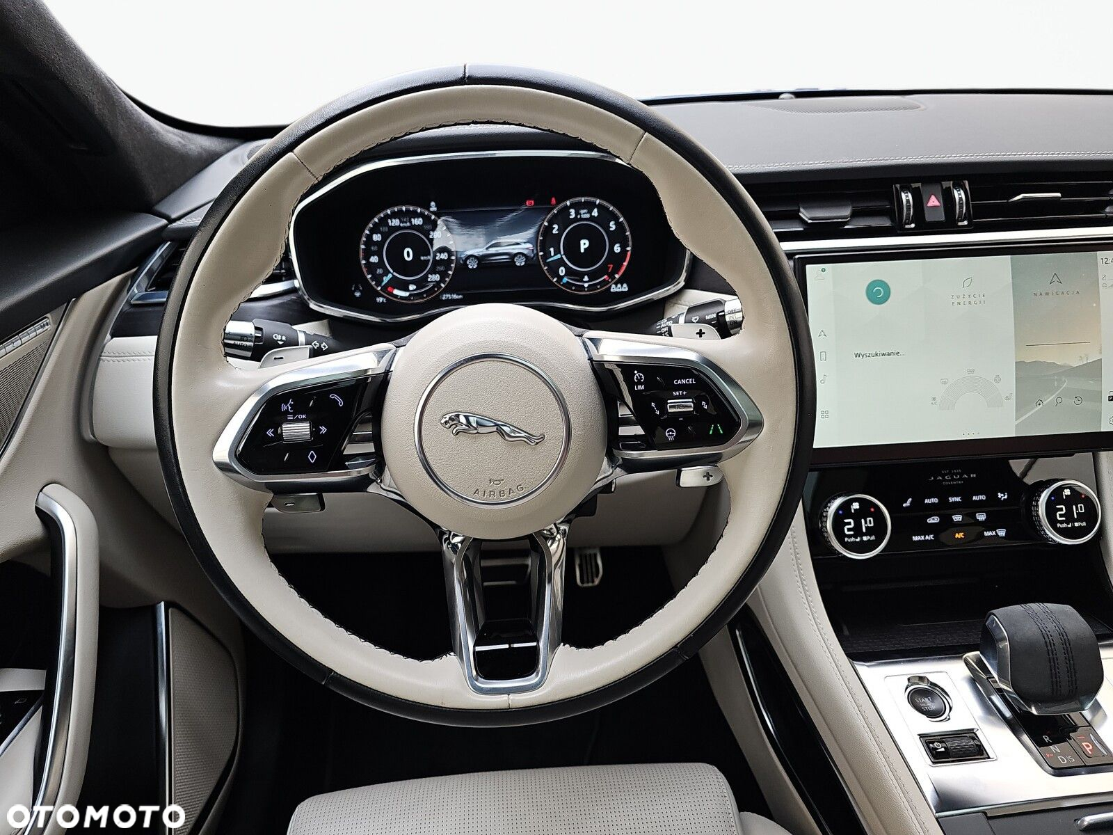 Jaguar F-Pace - 12