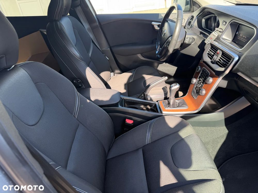 Volvo V40 D4 Drive-E Momentum - 10