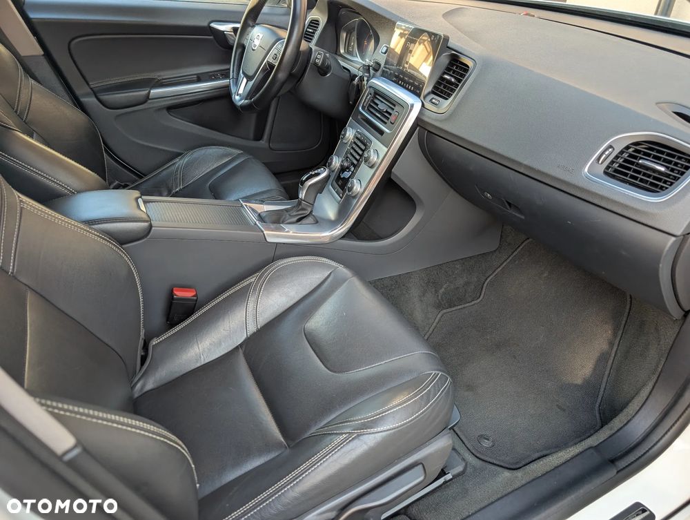 Volvo V60 D3 Geartronic Summum - 21
