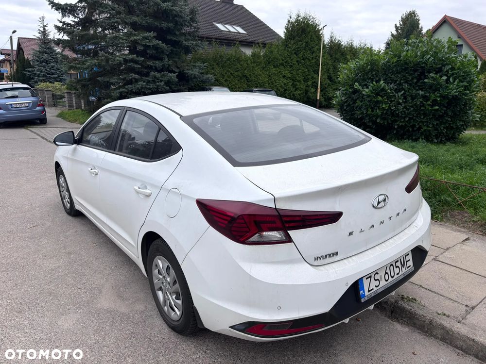 Hyundai Elantra 1.6 Classic + - 3