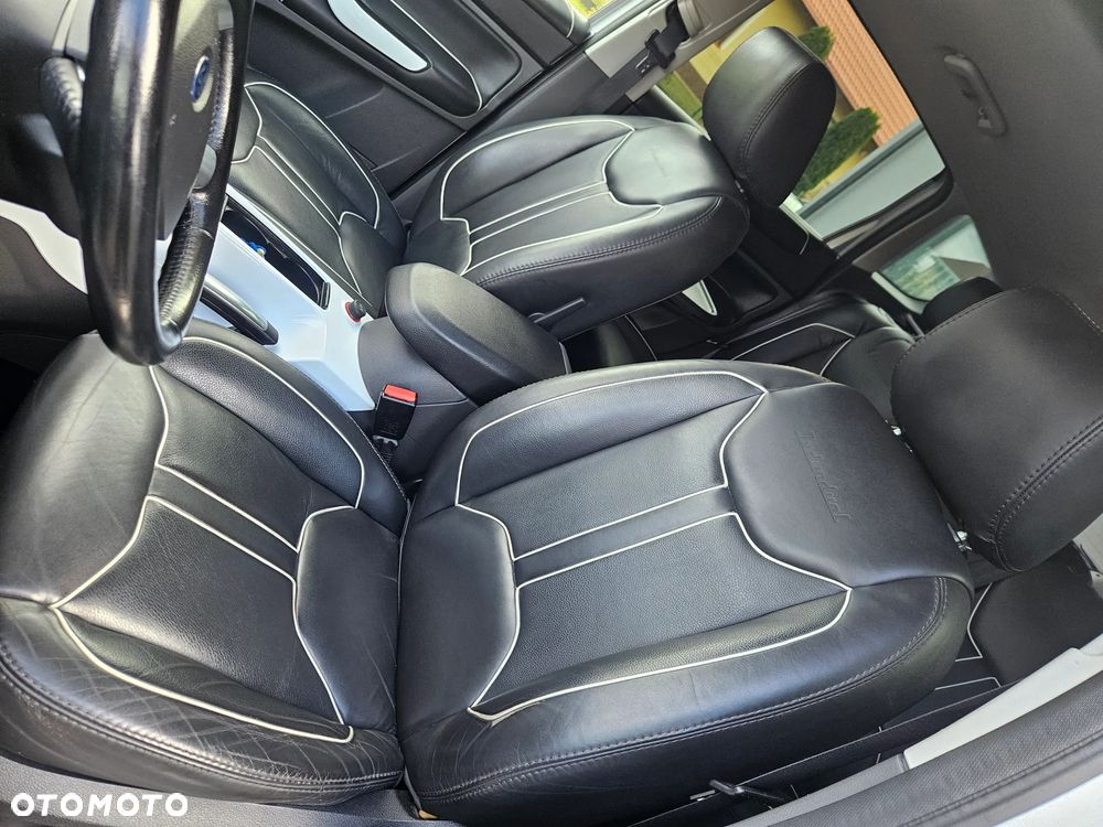 Ford Kuga - 38