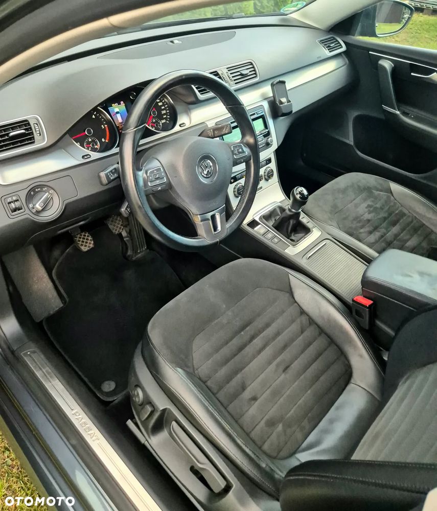 Volkswagen Passat 2.0 TDI Comfortline - 7