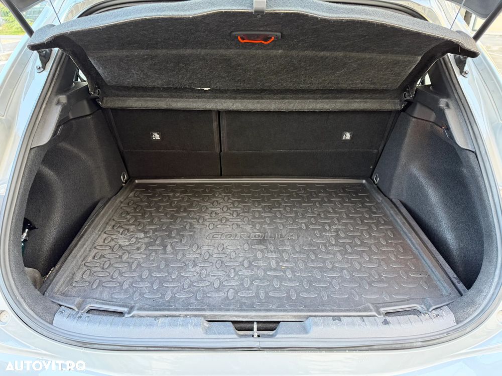 Toyota Corolla 1.8 HSD Business - 21