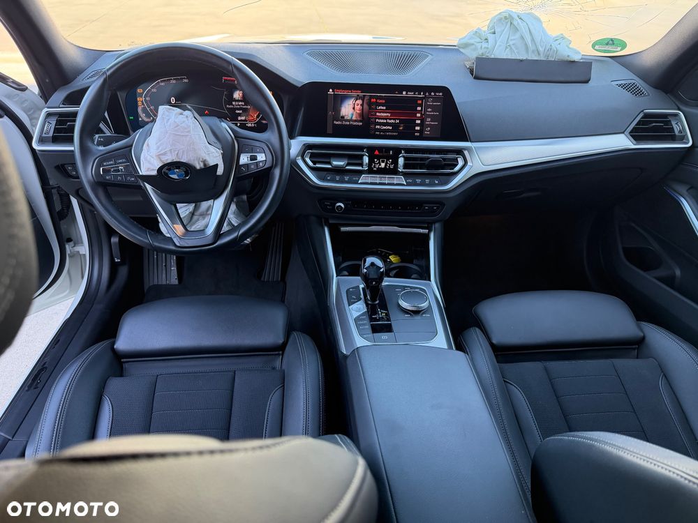 BMW Seria 3 330i Sport Line - 11