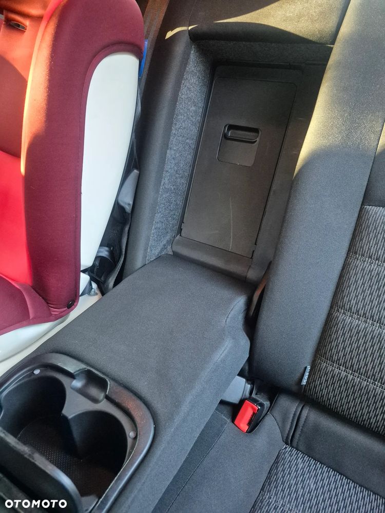Toyota Avensis - 17
