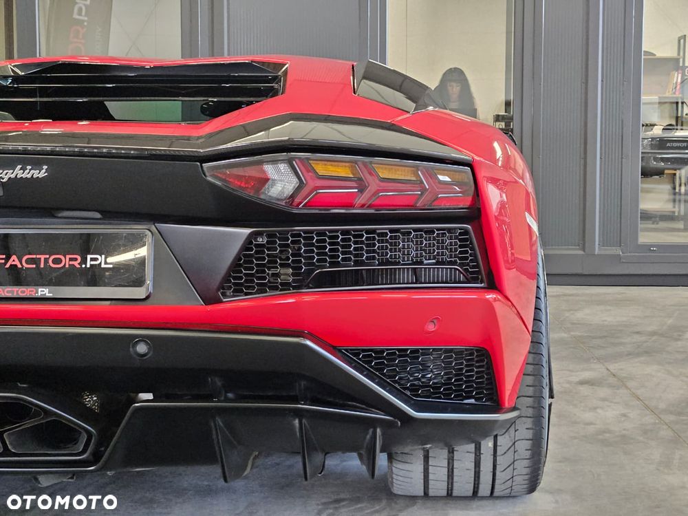Lamborghini Aventador - 21