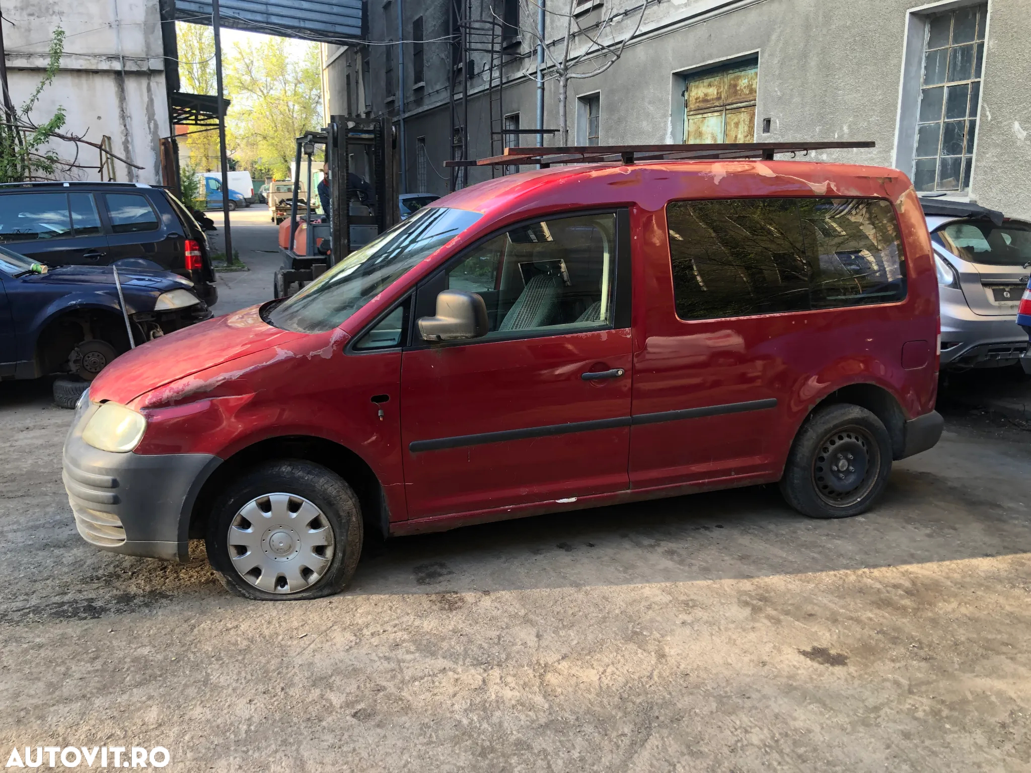 Dezmembrez VW Volkswagen Caddy rosu visiniu 2006 diesel - 6