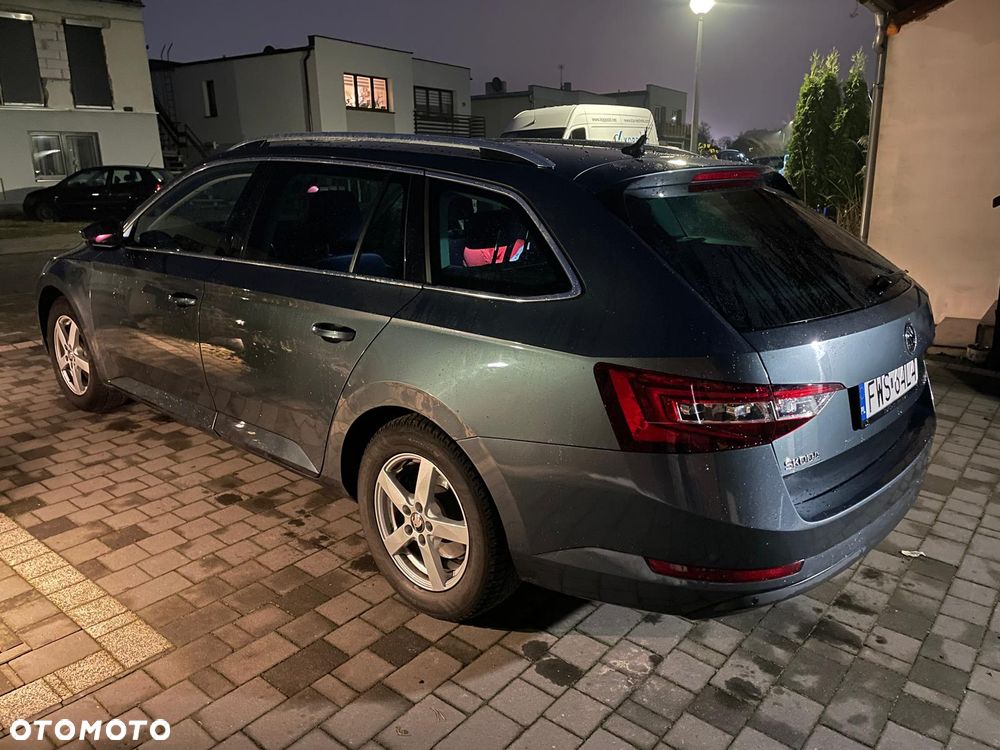 Skoda Superb 2.0 TDI DSG Style - 4