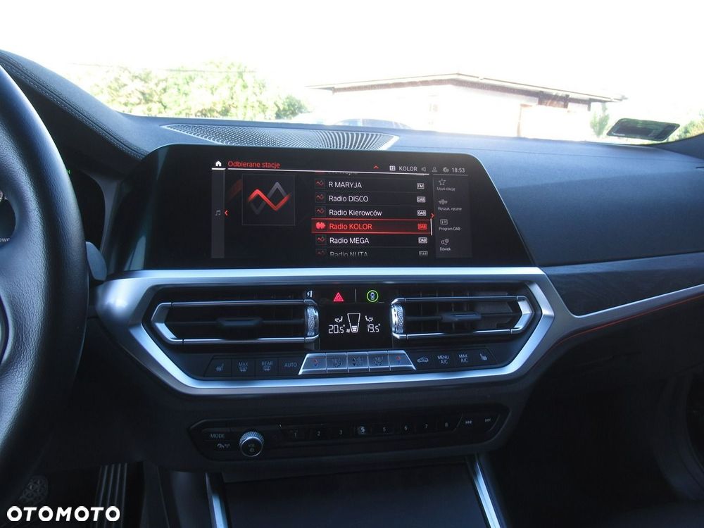 BMW Seria 3 320i Luxury Line - 16