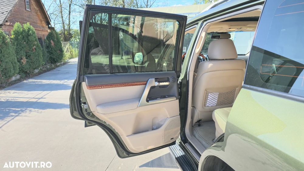 Toyota Land Cruiser 4.5 D-4D V8 Luxury - 12